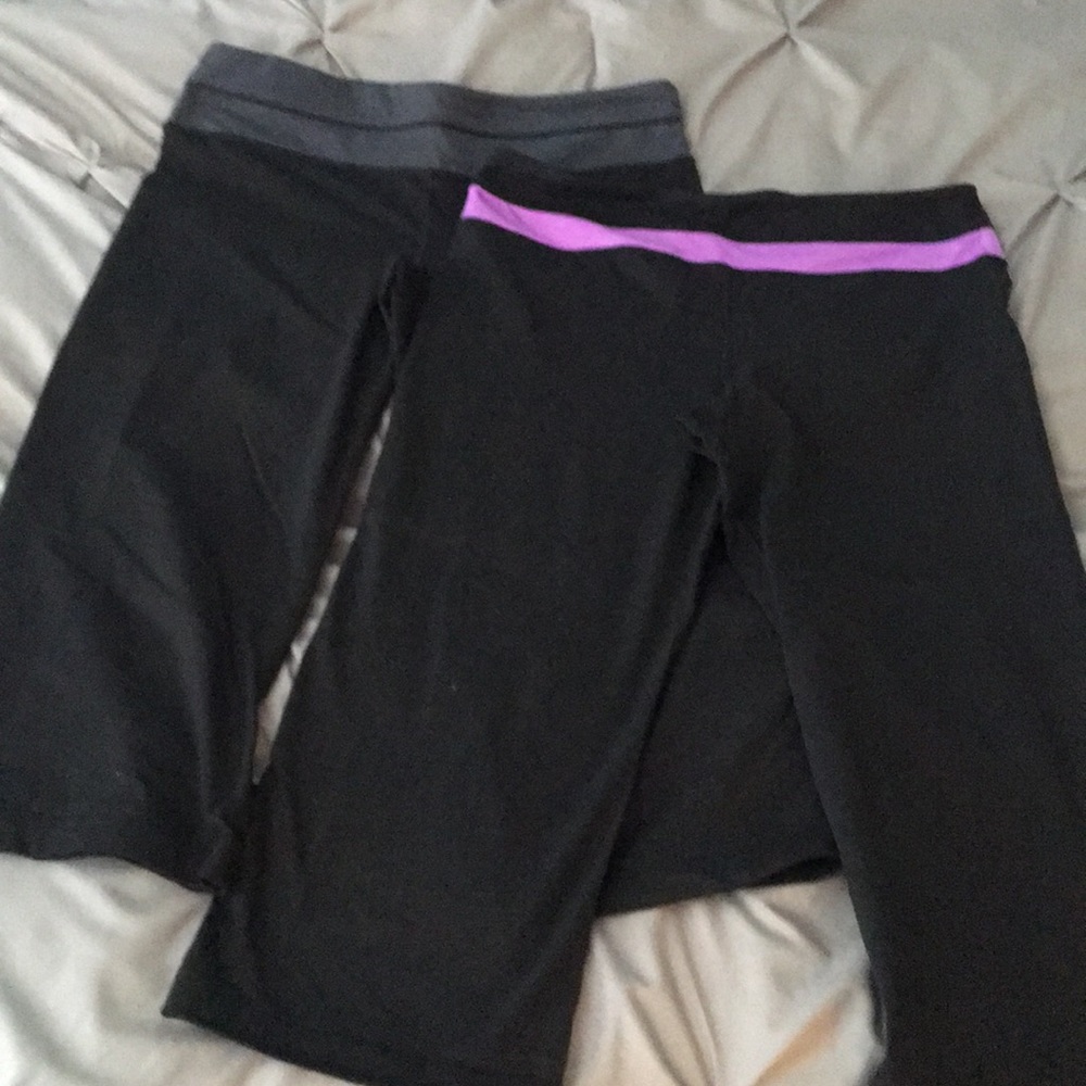 Set of workout capris.